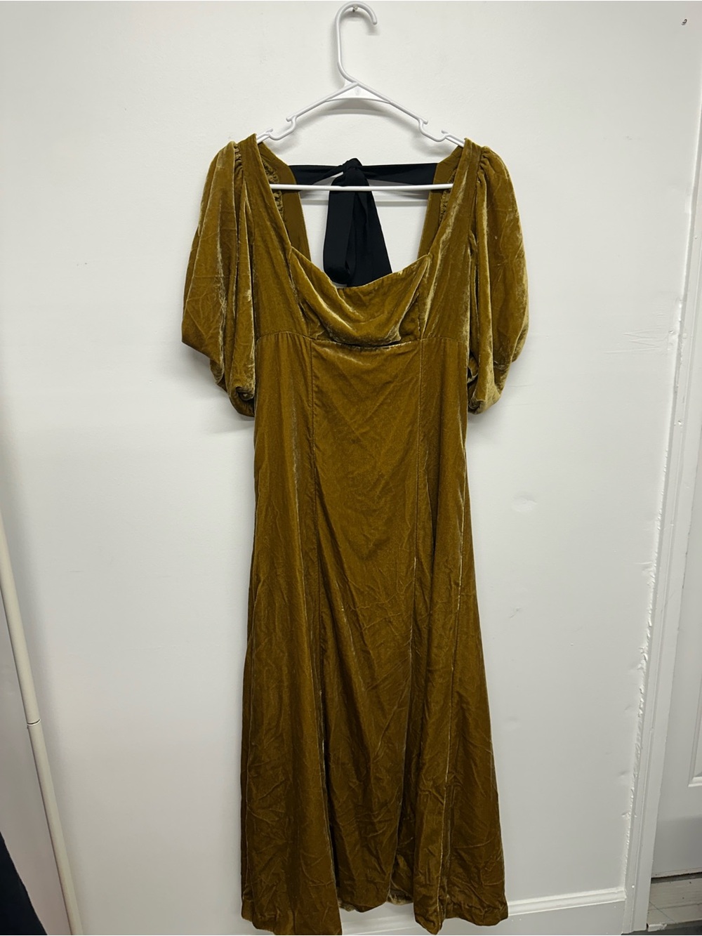 Anthropologie Short-Sleeve Square-Neck Velvet Midi Dress - Picture 4 of 11